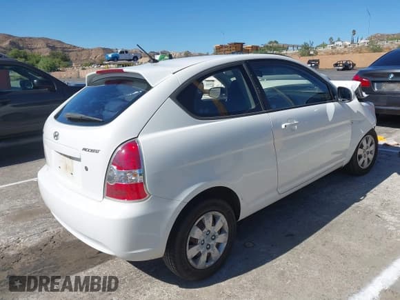 ✅ 2010 Hyundai Accent GS • VIN: KMHCM3AC4AU185476 • Lot: 43540755. Wystawiony na IAAI z przebiegiem 162 930 mil. Bezpłatny archiwum sprzedaży aukcyjnych z USA i szczegółowy raport historii pojazdu na DreamBid. Zdjęcie 4.
