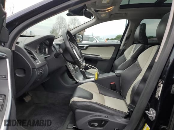 ✅ 2017 Volvo XC60 Dynamic • VIN: YV449MRR0H2005096 • Лот: 92121855. Опубликован ранее на Copart с пробегом 65 788 миль. Бесплатный доступ к архиву аукционных продаж из США и подробный отчёт об истории автомобиля на DreamBid. Изображение 7.