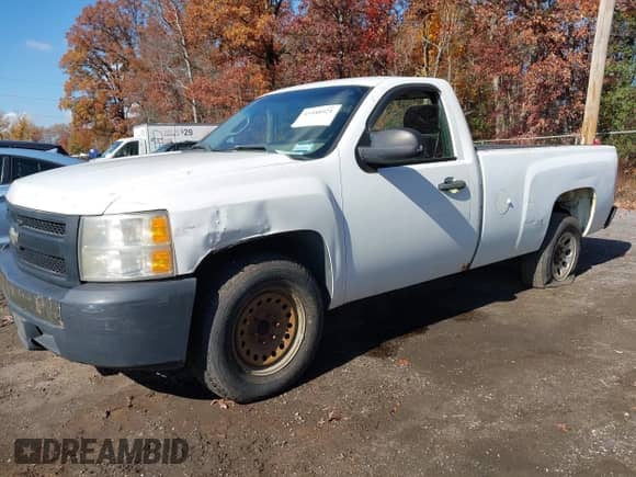 2008 Chevrolet Silverado 1500 Work Truck z VIN 1GCEC14C58Z184446, wystawiony jako IAAI lot #43588921 z przebiegiem 313 463 mil mil oraz . Historia ofert i sprzedaży dostępna na DreamBid. Obrazek 2.