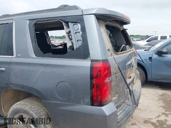 ✅ 2020 Chevrolet Tahoe LT • VIN: 1GNSCBKC1LR103972 • Lot: 42148438. Wystawiony na IAAI z przebiegiem 94 640 mil. Bezpłatny archiwum sprzedaży aukcyjnych z USA i szczegółowy raport historii pojazdu na DreamBid. Zdjęcie 18.