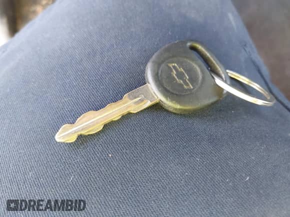 2002 Chevrolet Silverado 2500HD LS с VIN 1GCHK29U82E137708, выставлен на аукционе IAAI как лот 43339910 с пробегом 261 256 миль миль и . История ставок и продаж доступна на DreamBid. Изображение 11.