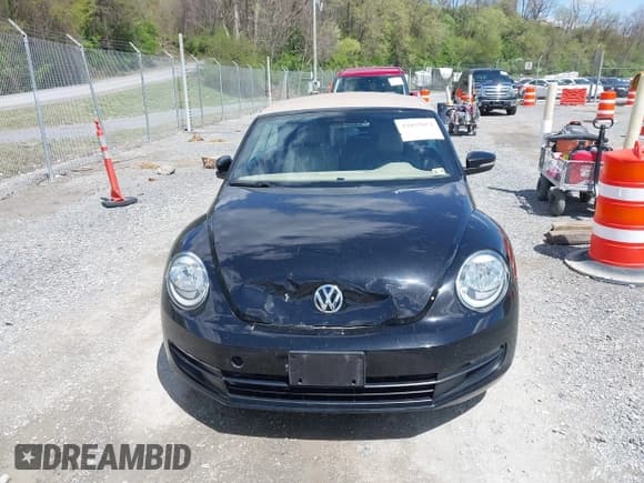 ✅ 2014 Volkswagen Beetle 2.5L w/Sound/Nav • VIN: 3VW5P7AT3EM803079 • Lot: 42025851. Wystawiony na IAAI z przebiegiem 101 028 mil. Bezpłatny archiwum sprzedaży aukcyjnych z USA i szczegółowy raport historii pojazdu na DreamBid. Zdjęcie 12.