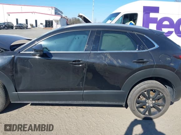 ✅ 2022 Mazda CX-30 Premium • VIN: 3MVDMBDY0NM459310 • Lot: 41614937. Wystawiony na IAAI z przebiegiem 32 514 mil. Bezpłatny archiwum sprzedaży aukcyjnych z USA i szczegółowy raport historii pojazdu na DreamBid. Zdjęcie 14.