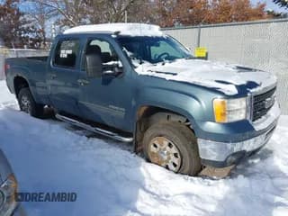 ✅ 2011 GMC Sierra 2500HD SLE • VIN: 1GT120CGXBF225212 • Lot: 41133904. Wystawiony na IAAI z przebiegiem 165 963 mil. Bezpłatny archiwum sprzedaży aukcyjnych z USA i szczegółowy raport historii pojazdu na DreamBid. Zdjęcie 1.
