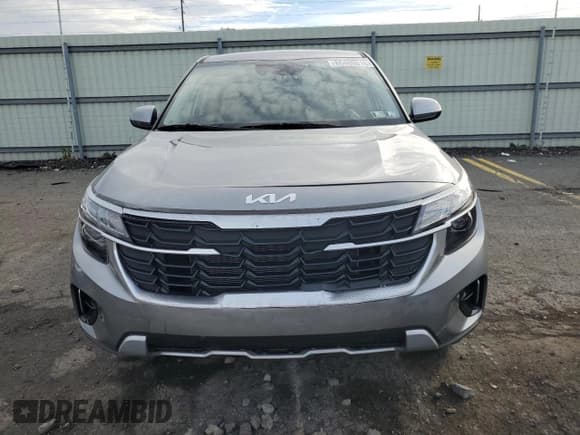 ✅ 2025 Kia Seltos LX • VIN: KNDEPCAA9S7823952 • Lot: 86480815. Wystawiony na Copart z przebiegiem 1 419 mil. Bezpłatny archiwum sprzedaży aukcyjnych z USA i szczegółowy raport historii pojazdu na DreamBid. Zdjęcie 5.