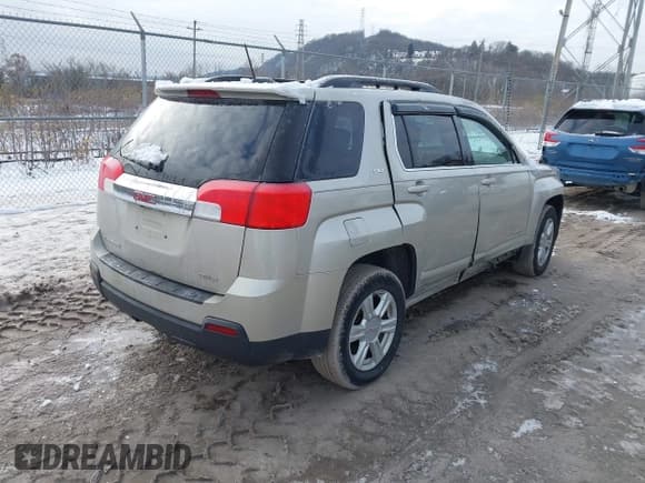 ✅ 2015 GMC Terrain SLE • VIN: 2GKFLWEKXF6359536 • Lot: 43823423. Wystawiony na IAAI z przebiegiem 83 328 mil. Bezpłatny archiwum sprzedaży aukcyjnych z USA i szczegółowy raport historii pojazdu na DreamBid. Zdjęcie 4.