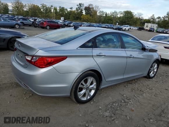 ✅ 2013 Hyundai Sonata SE • VIN: 5NPEC4AC7DH536451 • Lot: 74036644. Wystawiony na Copart z przebiegiem 128 554 mil. Bezpłatny archiwum sprzedaży aukcyjnych z USA i szczegółowy raport historii pojazdu na DreamBid. Zdjęcie 3.