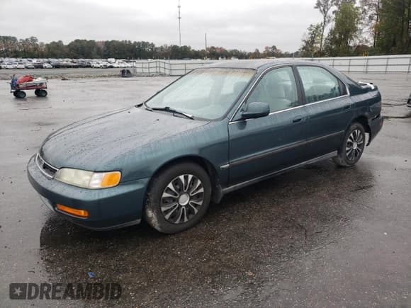 ✅ 1997 Honda Accord LX • VIN: 1HGCD5639VA229912 • Lot: 82633625. Listed on Copart with 157,583 mi. Free auction sales archive from the USA and detailed vehicle history report at DreamBid. Image 1.