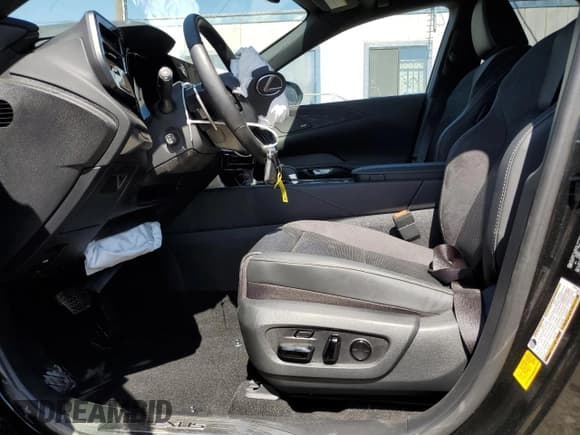 ✅ 2024 Lexus RX 450h+ Luxury • VIN: JTJCJMGA2R2021916 • Lot: 57710955. Wystawiony na Copart z przebiegiem 10 959 mil. Bezpłatny archiwum sprzedaży aukcyjnych z USA i szczegółowy raport historii pojazdu na DreamBid. Zdjęcie 7.