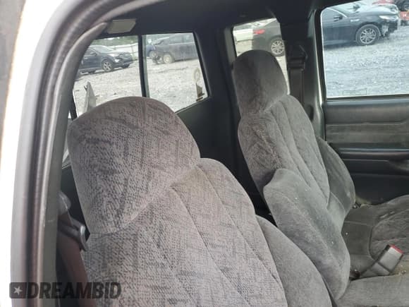 ✅ 1999 GMC Sonoma SLS • VIN: 1GTCS19X7X8510015 • Lot: 61728825. Wystawiony na Copart z przebiegiem Nie podano. Bezpłatny archiwum sprzedaży aukcyjnych z USA i szczegółowy raport historii pojazdu na DreamBid. Zdjęcie 10.