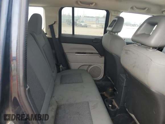 ✅ 2007 Jeep Patriot Sport • VIN: 1J8FF28WX7D370767 • Lot: 51624225. Wystawiony na Copart z przebiegiem 315 260 mil. Bezpłatny archiwum sprzedaży aukcyjnych z USA i szczegółowy raport historii pojazdu na DreamBid. Zdjęcie 11.