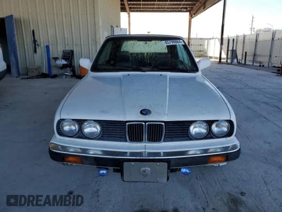 1990 BMW 3 Series z VIN WBABB2317LEC22917, wystawiony jako Copart lot #85798864 z przebiegiem 123 550 mil mil oraz Czysty tytuł • Clean title. Historia ofert i sprzedaży dostępna na DreamBid. Obrazek 5.