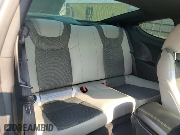 ✅ 2014 Hyundai Genesis Coupe Premium • VIN: KMHHT6KDXEU118663 • Lot: 67302595. Wystawiony na Copart z przebiegiem 114 118 mil. Bezpłatny archiwum sprzedaży aukcyjnych z USA i szczegółowy raport historii pojazdu na DreamBid. Zdjęcie 10.