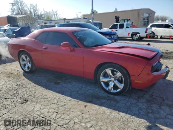 ✅ 2013 Dodge Challenger R/T Plus • VIN: 2C3CDYBT1DH511536 • Lot: 81038234. Wystawiony na Copart z przebiegiem 201 933 mil. Bezpłatny archiwum sprzedaży aukcyjnych z USA i szczegółowy raport historii pojazdu na DreamBid. Zdjęcie 4.