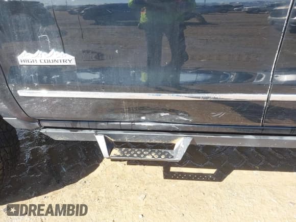 ✅ 2015 Chevrolet Silverado 1500 High Country • VIN: 3GCUKTEJ6FG272653 • Лот: 41820225. Опубликован ранее на IAAI с пробегом 130 953 миль. Бесплатный доступ к архиву аукционных продаж из США и подробный отчёт об истории автомобиля на DreamBid. Изображение 6.