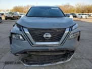 ✅ 2022 Nissan Rogue Platinum • VIN: JN8BT3DC3NW119837 • Lot: 52150575. Wystawiony na Copart z przebiegiem 46 496 mil. Bezpłatny archiwum sprzedaży aukcyjnych z USA i szczegółowy raport historii pojazdu na DreamBid. Zdjęcie 5.