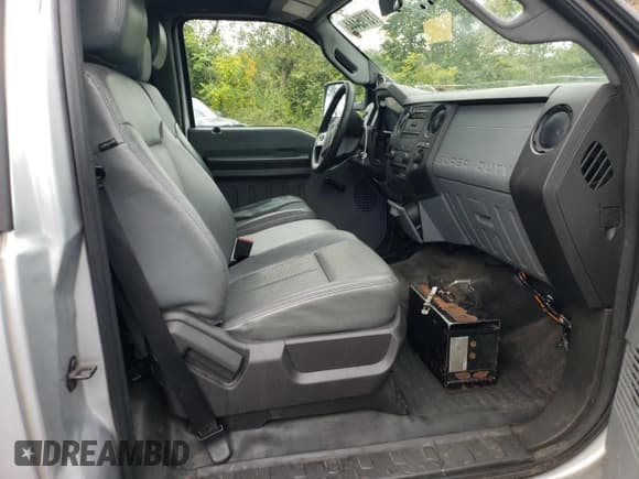 ✅ 2014 Ford F-550 XL • VIN: 1FDUF5GY4EEA61611 • Lot: 73705444. Wystawiony na Copart z przebiegiem 105 616 mil. Bezpłatny archiwum sprzedaży aukcyjnych z USA i szczegółowy raport historii pojazdu na DreamBid. Zdjęcie 10.