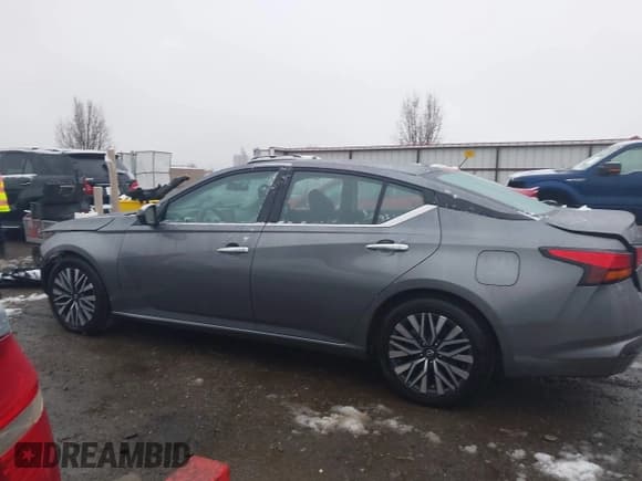 ✅ 2024 Nissan Altima SV • VIN: 1N4BL4DV2RN321377 • Lot: 43775522. Listed on IAAI with 44,185 mi. Free auction sales archive from the USA and detailed vehicle history report at DreamBid. Image 15.