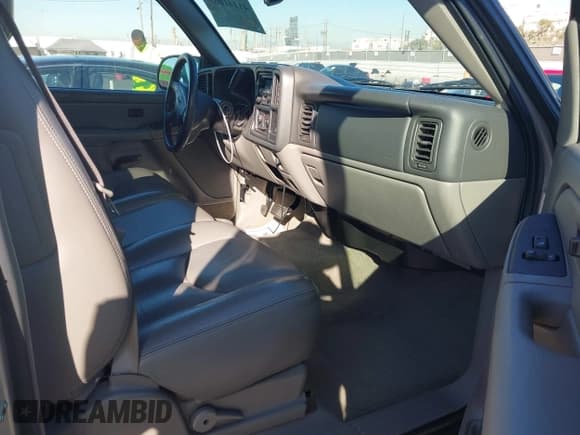 ✅ 2005 GMC Yukon XL SLT • VIN: 1GKEC16Z65J107732 • Lot: 41141067. Wystawiony na IAAI z przebiegiem 90 077 mil. Bezpłatny archiwum sprzedaży aukcyjnych z USA i szczegółowy raport historii pojazdu na DreamBid. Zdjęcie 5.