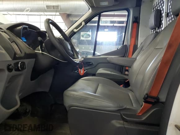 ✅ 2019 Ford Transit • VIN: 1FTYE2CM8KKB32476 • Lot: 68735675. Listed on Copart with 121,073 mi. Free auction sales archive from the USA and detailed vehicle history report at DreamBid. Image 7.