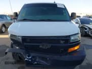 ✅ 2018 Chevrolet Express Cargo • VIN: 1GCWGAFP0J1287769 • Lot: 42814645. Wystawiony na IAAI z przebiegiem 152 506 mil. Bezpłatny archiwum sprzedaży aukcyjnych z USA i szczegółowy raport historii pojazdu na DreamBid. Zdjęcie 12.