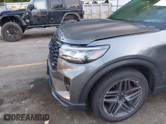 ✅ 2025 Ford Explorer ST • VIN: 1FMWK8GCXSGA64927 • Lot: 43039939. Listed on IAAI with 15,683 mi. Free auction sales archive from the USA and detailed vehicle history report at DreamBid. Image 6.