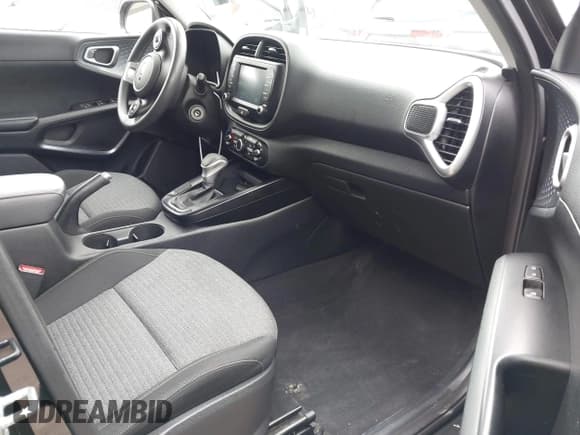 ✅ 2021 Kia Soul S • VIN: KNDJ23AU1M7770402 • Lot: 42179913. Listed on IAAI with 60,337 mi. Free auction sales archive from the USA and detailed vehicle history report at DreamBid. Image 5.