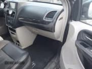 ✅ 2015 Chrysler Town & Country Touring L • VIN: 2C4RC1CGXFR628496 • Lot: 43611560. Wystawiony na IAAI z przebiegiem 169 276 mil. Bezpłatny archiwum sprzedaży aukcyjnych z USA i szczegółowy raport historii pojazdu na DreamBid. Zdjęcie 5.