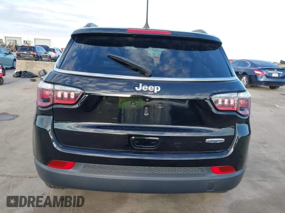 ✅ 2019 Jeep Compass Altitude • VIN: 3C4NJCBB7KT706519 • Lot: 41636111. Wystawiony na IAAI z przebiegiem Nie podano. Bezpłatny archiwum sprzedaży aukcyjnych z USA i szczegółowy raport historii pojazdu na DreamBid. Zdjęcie 17.
