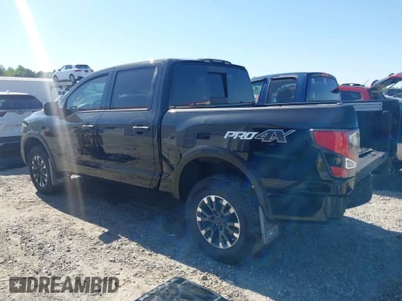 ✅ 2020 Nissan Titan SL • VIN: 1N6AA1ED3LN507305 • Lot: 42041640. Wystawiony na IAAI z przebiegiem 100 516 mil. Bezpłatny archiwum sprzedaży aukcyjnych z USA i szczegółowy raport historii pojazdu na DreamBid. Zdjęcie 3.