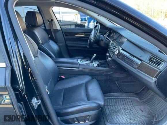 ✅ 2010 BMW 7 Series 750Li xDrive • VIN: WBAKC8C53ACY68139 • Lot: 89672935. Listed on Copart with 140,895 mi. Free auction sales archive from the USA and detailed vehicle history report at DreamBid. Image 5.