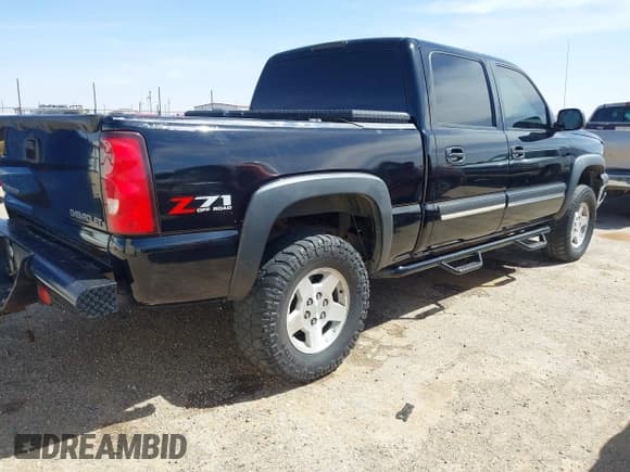 ✅ 2004 Chevrolet Silverado 1500 LS • VIN: 2GCEK13T441417014 • Lot: 41862989. Wystawiony na IAAI z przebiegiem 219 205 mil. Bezpłatny archiwum sprzedaży aukcyjnych z USA i szczegółowy raport historii pojazdu na DreamBid. Zdjęcie 4.
