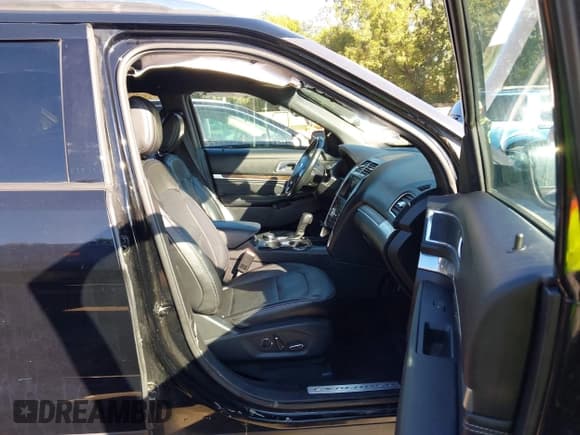 ✅ 2018 Ford Explorer Limited • VIN: 1FM5K8F82JGC92332 • Lot: 43404178. Wystawiony na IAAI z przebiegiem 130 260 mil. Bezpłatny archiwum sprzedaży aukcyjnych z USA i szczegółowy raport historii pojazdu na DreamBid. Zdjęcie 5.