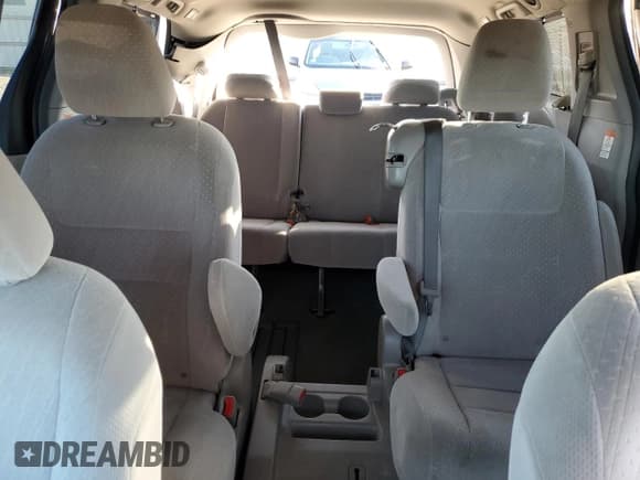 ✅ 2016 Toyota Sienna LE AAS • VIN: 5TDKK3DC9GS734846 • Lot: 86884005. Wystawiony na Copart z przebiegiem 121 683 mil. Bezpłatny archiwum sprzedaży aukcyjnych z USA i szczegółowy raport historii pojazdu na DreamBid. Zdjęcie 10.