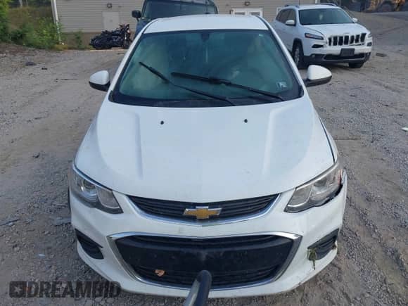2018 Chevrolet Sonic LS z VIN 1G1JB5SG8J4110013, wystawiony jako IAAI lot #43258372 z przebiegiem 113 488 mil mil oraz . Historia ofert i sprzedaży dostępna na DreamBid. Obrazek 12.