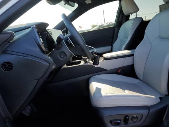 ✅ 2024 Lexus RX 350 • VIN: 2T2BAMBA8RC031370 • Lot: 53081615. Listed on Copart with 7,440 mi. Free auction sales archive from the USA and detailed vehicle history report at DreamBid. Image 7.