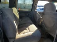 ✅ 1999 Chevrolet Suburban • VIN: 1GNFK16R6XJ448528 • Lot: 79539034. Wystawiony na Copart z przebiegiem 291 154 mil. Bezpłatny archiwum sprzedaży aukcyjnych z USA i szczegółowy raport historii pojazdu na DreamBid. Zdjęcie 11.