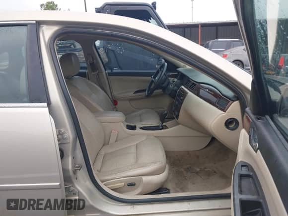 2010 Chevrolet Impala LT z VIN 2G1WB5EN6A1240626, wystawiony jako IAAI lot #43505357 z przebiegiem 193 840 mil mil oraz . Historia ofert i sprzedaży dostępna na DreamBid. Obrazek 5.