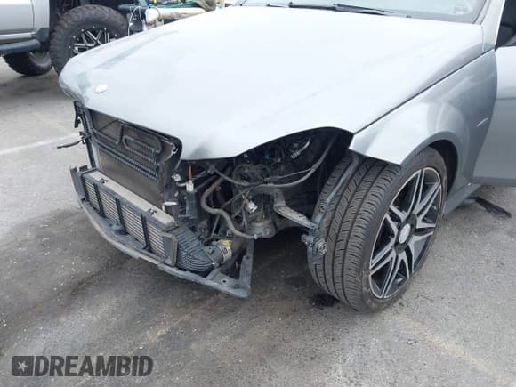 ✅ 2013 Mercedes-Benz C 250 • VIN: WDDGJ4HB9DG059771 • Lot: 42484969. Wystawiony na IAAI z przebiegiem 87 438 mil. Bezpłatny archiwum sprzedaży aukcyjnych z USA i szczegółowy raport historii pojazdu na DreamBid. Zdjęcie 6.