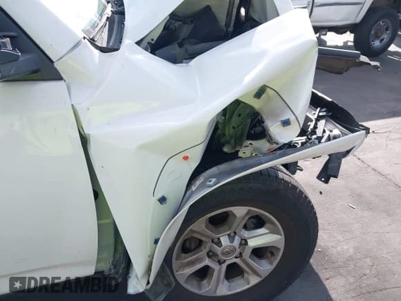 ✅ 2022 Toyota 4Runner SR5 • VIN: JTEEU5JR1N5264922 • Lot: 43354766. Listed on IAAI with 80,205 mi. Free auction sales archive from the USA and detailed vehicle history report at DreamBid. Image 19.