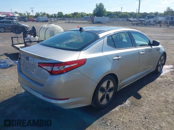 ✅ 2011 Kia Optima EX Hybrid • VIN: KNAGM4AD3B5000878 • Lot: 43129512. Listed on IAAI with 193,129 mi. Free auction sales archive from the USA and detailed vehicle history report at DreamBid. Image 4.