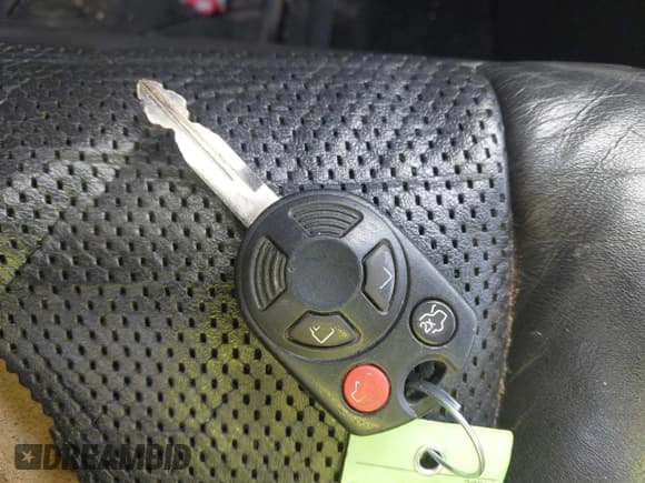 ✅ 2011 Lincoln Navigator • VIN: 5LMJJ3J59BEJ03901 • Лот: 41757530. Опубликован ранее на IAAI с пробегом 201 002 миль. Бесплатный доступ к архиву аукционных продаж из США и подробный отчёт об истории автомобиля на DreamBid. Изображение 11.