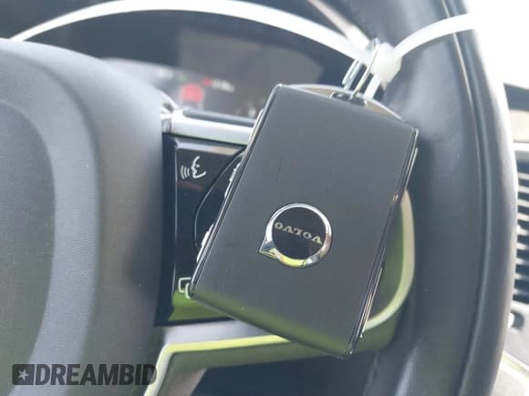 ✅ 2022 Volvo XC90 Momentum • VIN: YV4102PK1N1837720 • Lot: 41412599. Wystawiony na IAAI z przebiegiem 17 325 mil. Bezpłatny archiwum sprzedaży aukcyjnych z USA i szczegółowy raport historii pojazdu na DreamBid. Zdjęcie 11.