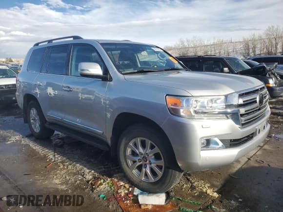 ✅ 2018 Toyota Land Cruiser • VIN: JTMCY7AJ0J4067276 • Lot: 88313935. Listed on Copart with 17,838 mi. Free auction sales archive from the USA and detailed vehicle history report at DreamBid. Image 4.