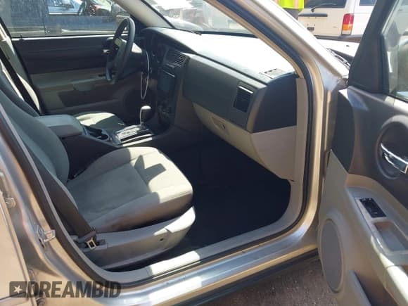 ✅ 2007 Dodge Charger • VIN: 2B3KA43G57H837291 • Лот: 43132720. Опубликован ранее на IAAI с пробегом 151 172 миль. Бесплатный доступ к архиву аукционных продаж из США и подробный отчёт об истории автомобиля на DreamBid. Изображение 5.