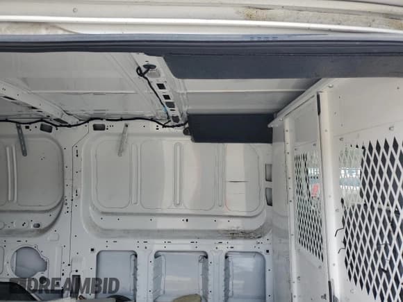 ✅ 2015 Ford Transit Cargo • VIN: 1FTYE1YM3FKA66668 • Lot: 49685285. Wystawiony na Copart z przebiegiem 116 586 mil. Bezpłatny archiwum sprzedaży aukcyjnych z USA i szczegółowy raport historii pojazdu na DreamBid. Zdjęcie 11.