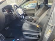 ✅ 2022 Volkswagen Tiguan SE R-Line Black • VIN: 3VV8B7AX9NM053920 • Lot: 90597065. Wystawiony na Copart z przebiegiem 51 631 mil. Bezpłatny archiwum sprzedaży aukcyjnych z USA i szczegółowy raport historii pojazdu na DreamBid. Zdjęcie 7.