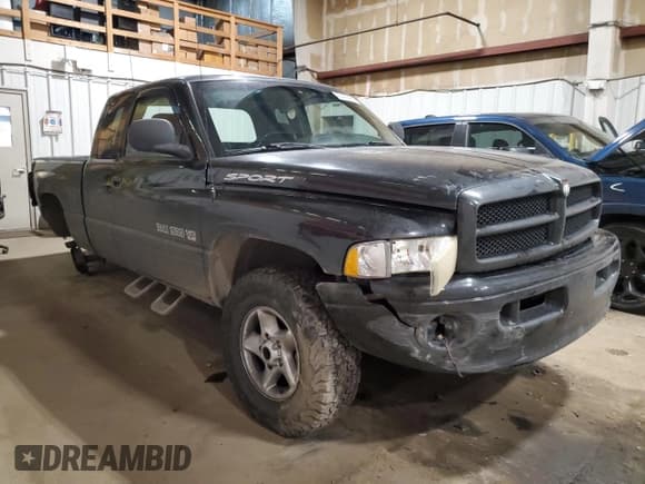 ✅ 2001 Dodge 1500 • VIN: 3B7HF13Z31M264958 • Lot: 90492485. Wystawiony na Copart z przebiegiem 90 877 mil. Bezpłatny archiwum sprzedaży aukcyjnych z USA i szczegółowy raport historii pojazdu na DreamBid. Zdjęcie 4.