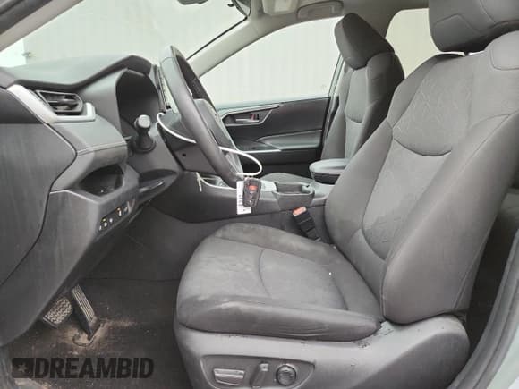 ✅ 2020 Toyota RAV4 XLE • VIN: 2T3P1RFV4LW131368 • Lot: 90252255. Listed on Copart with 91,673 mi. Free auction sales archive from the USA and detailed vehicle history report at DreamBid. Image 7.