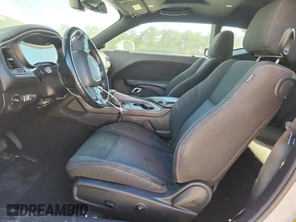 ✅ 2020 Dodge Challenger SXT • VIN: 2C3CDZAG0LH104333 • Lot: 81990335. Wystawiony na Copart z przebiegiem 143 242 mil. Bezpłatny archiwum sprzedaży aukcyjnych z USA i szczegółowy raport historii pojazdu na DreamBid. Zdjęcie 7.